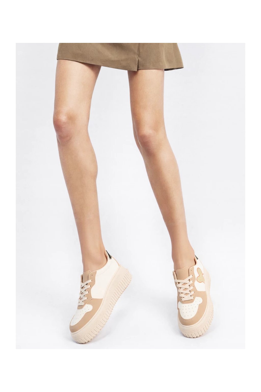 Dámske srborné mokasíny z eko kože a eko semišu, neformálny mestský štýl, s brokatovým srdcom, kód produktu 9999