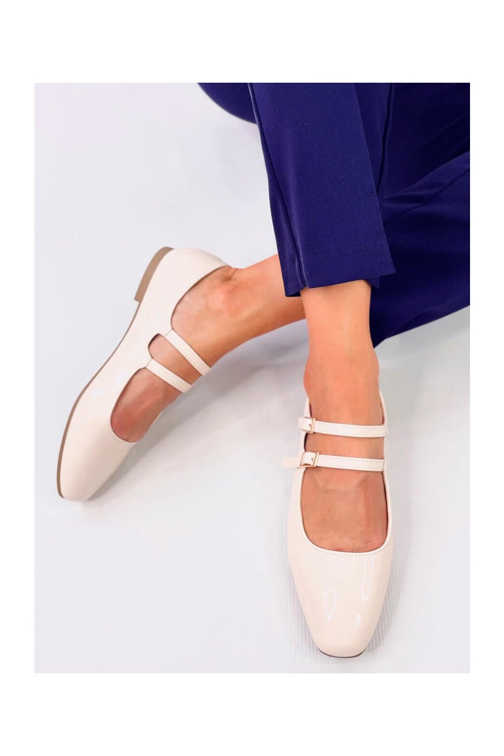 Béžové dámske lakované baleríny na bežný deň s okrúhlou špičkou, kód produktu 21-38