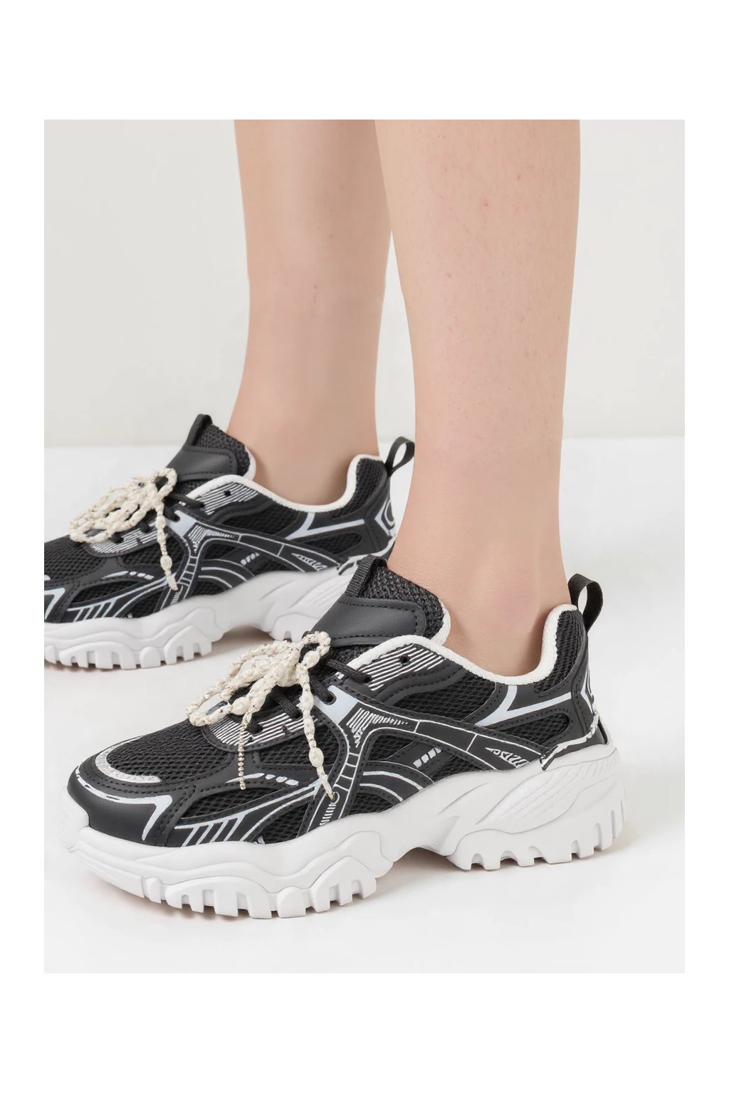 Dámske čierne mokasíny s bielymi akcentmi z textílie a eko kože, športový mestský štýl, kód produktu YY-127