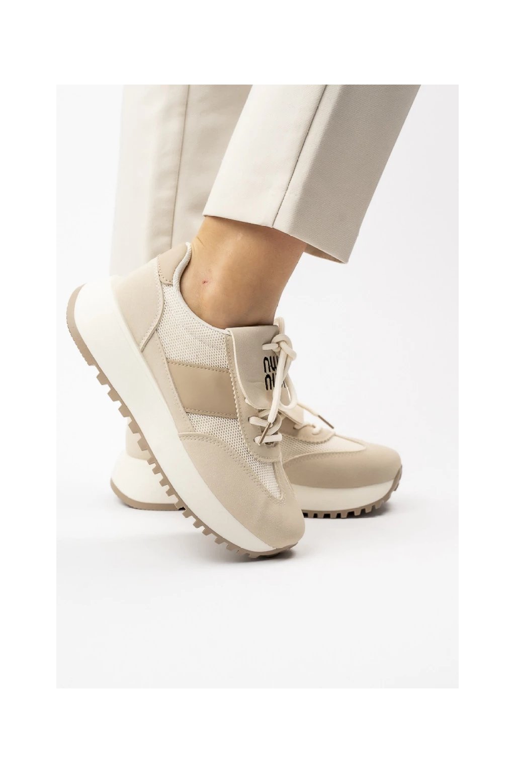 Dámske béžové športové mokasíny z textílie s kontrastnými pásikmi, kód produktu 88219