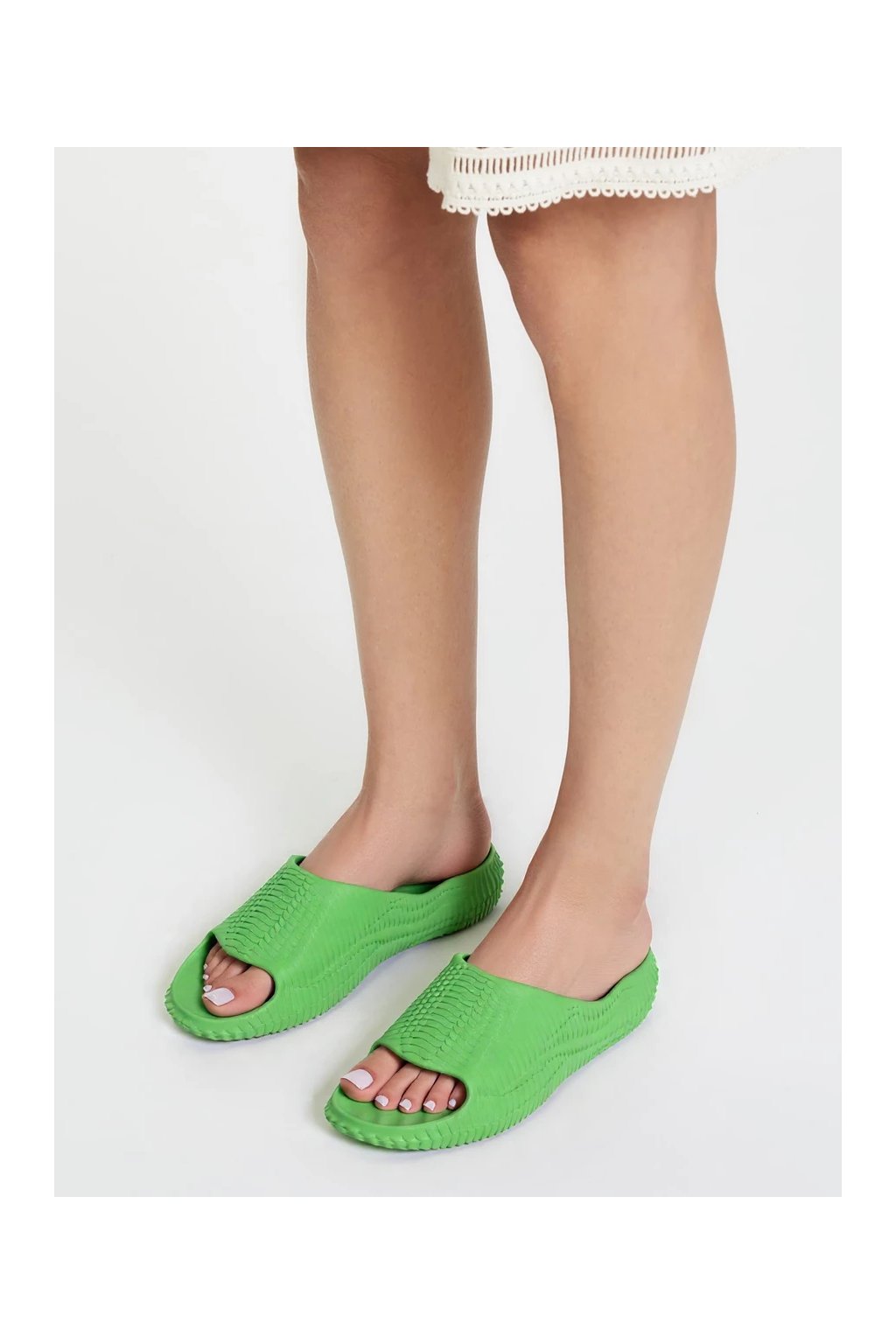Dámske strieborné pletené sandále z umelého materiálu, kód produktu DM611_GREEN