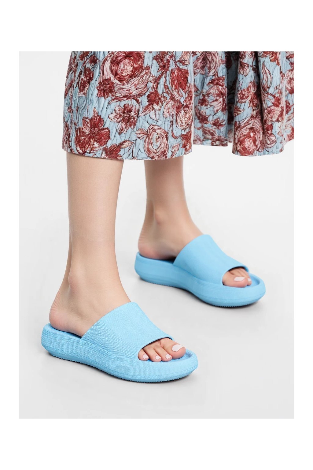 Dámske modré gumené sandále s textúrou na každodenné nosenie, kód produktu V8300-1