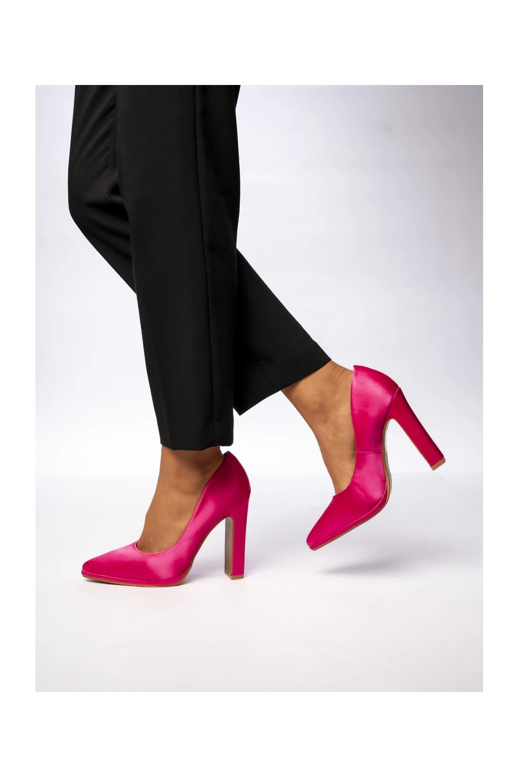 Dámske ružové saténové lodičky na vysokom podpätku, špicatá špička, kód produktu 1139