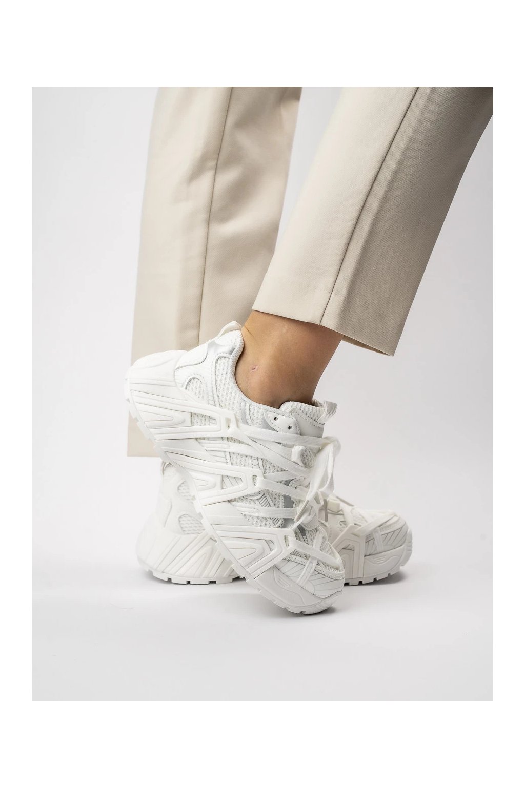 Dámske biele šnúrované mokasíny zo syntetického materiálu, športový mestský štýl, geometrické vzory, kód produktu A-128_WHITE