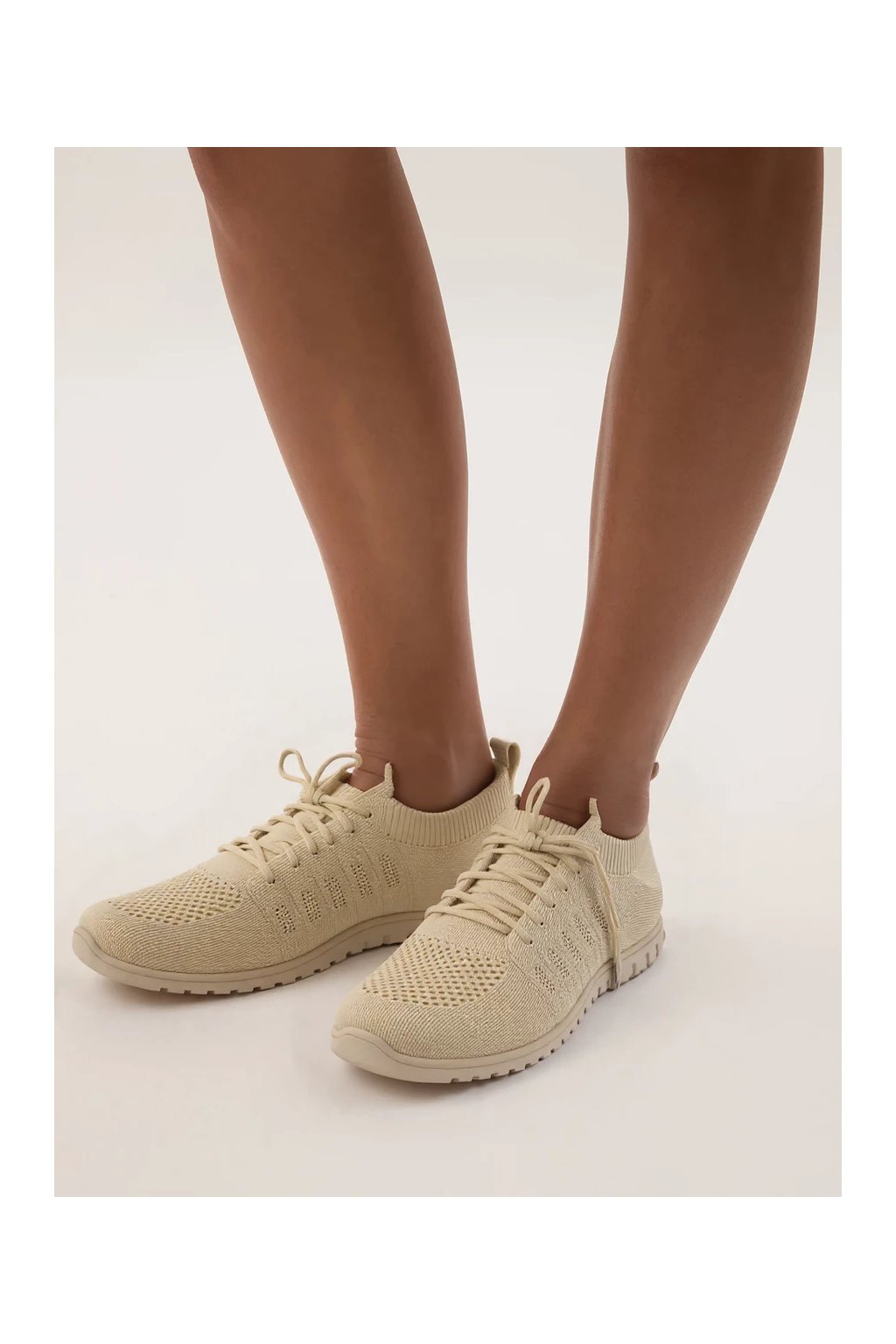 Dámske čierne mokasíny s rovnou podrážkou, syntetický materiál, zlatý detail, kód produktu 933 BEIGE