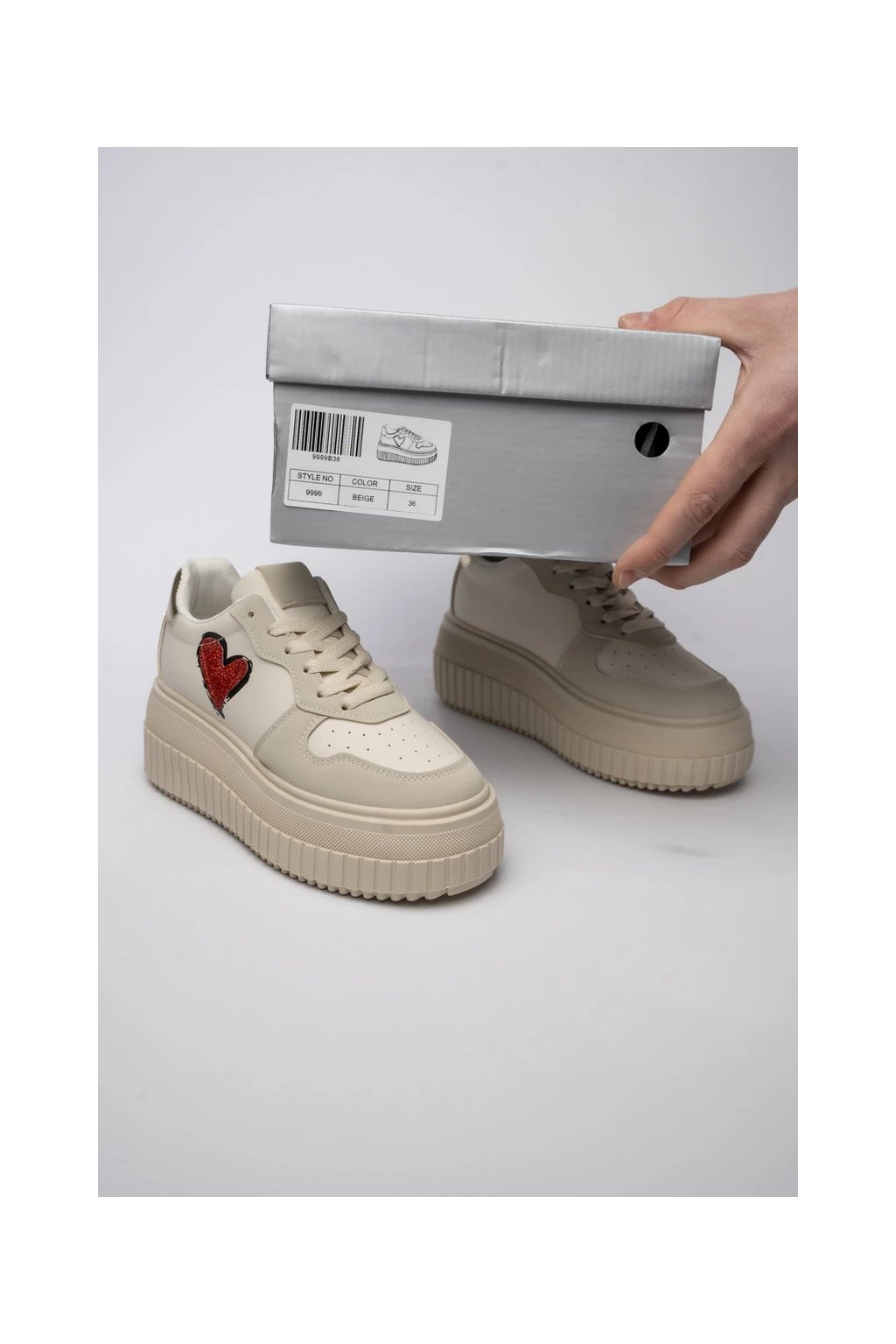 Dámske béžové mokasíny z eko kože a eko semišu s brokatovým srdcom, kód produktu 9999