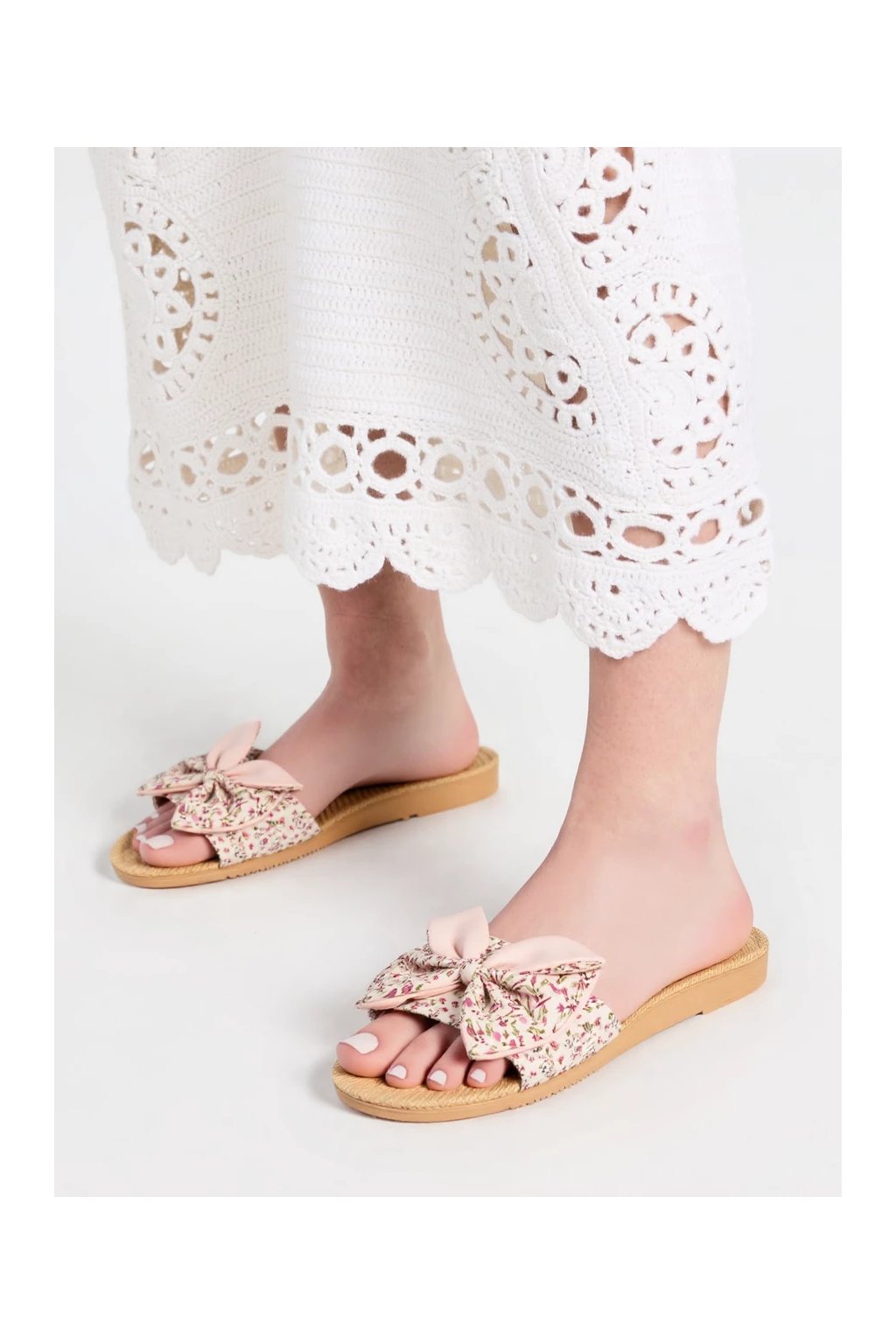Ružové dámske sandále s kvetinovým vzorom a pleteným povrchom, kód produktu SD5052