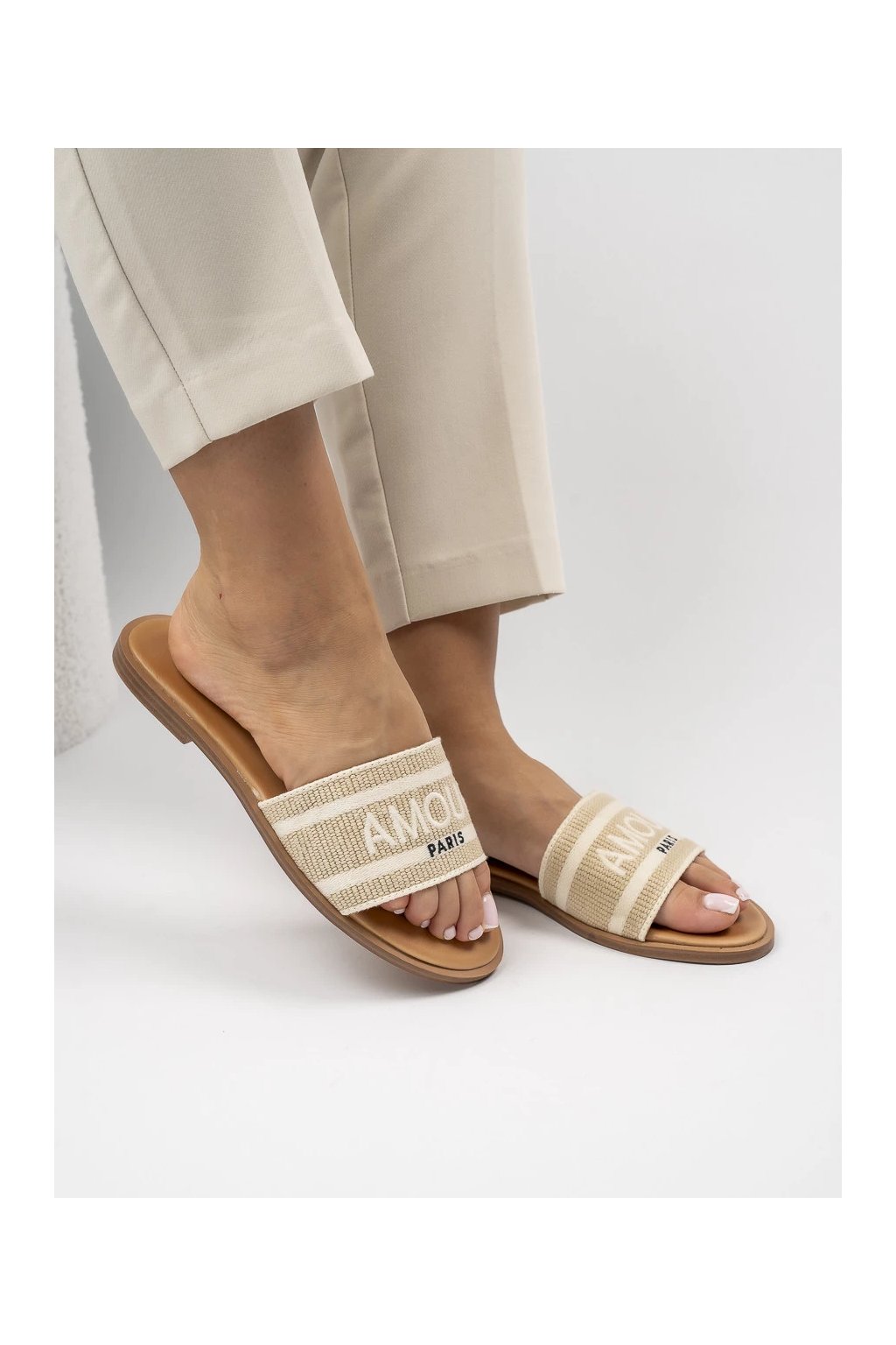 Dámske béžové sandále z eko kože s pleteným vzorom, elegantné a voľnočasové, kód produktu GQ8-060 BEIGE