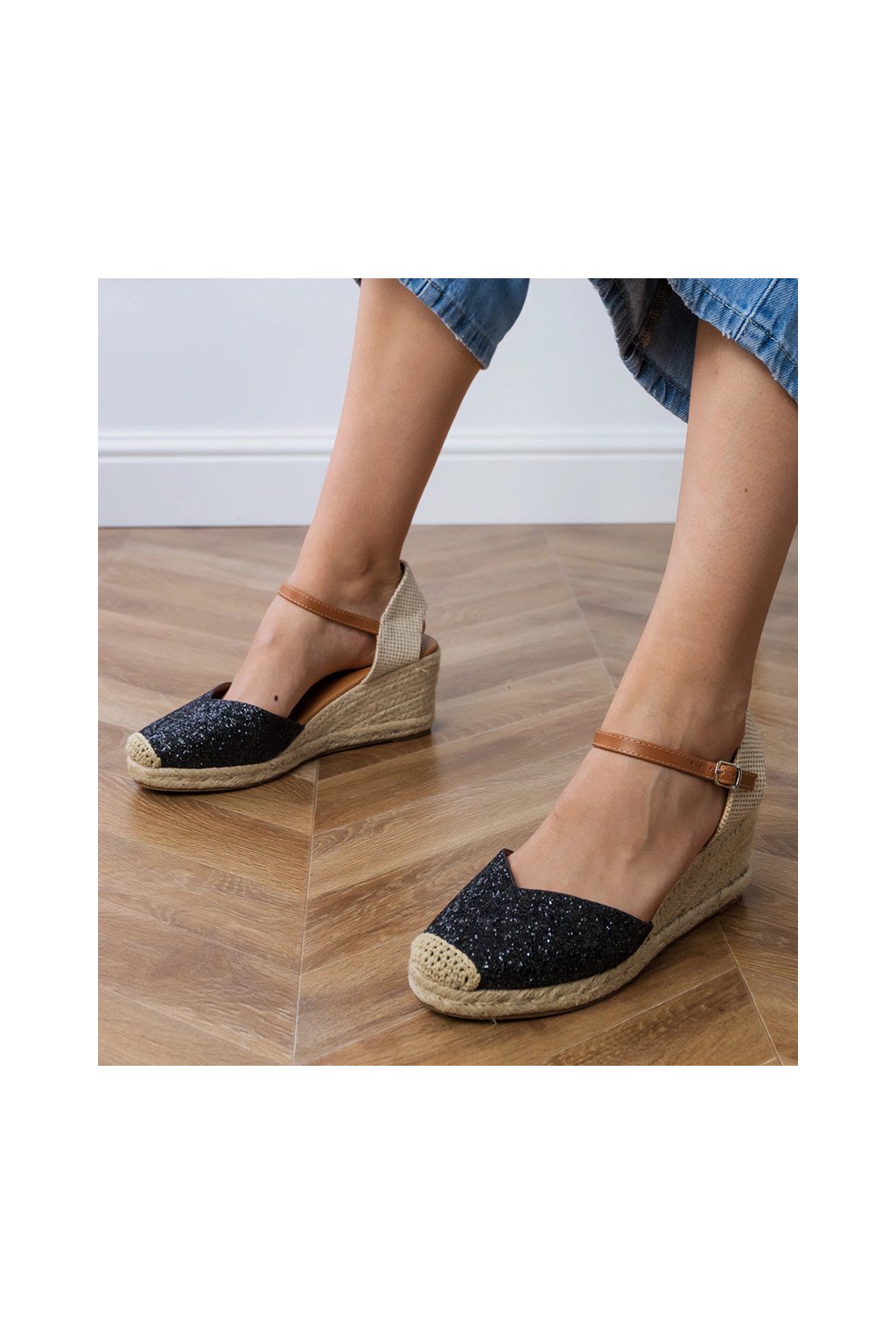 Čierne dámske espadrilky s trblietkami na klínovom podpätku a platforme, kód produktu Black