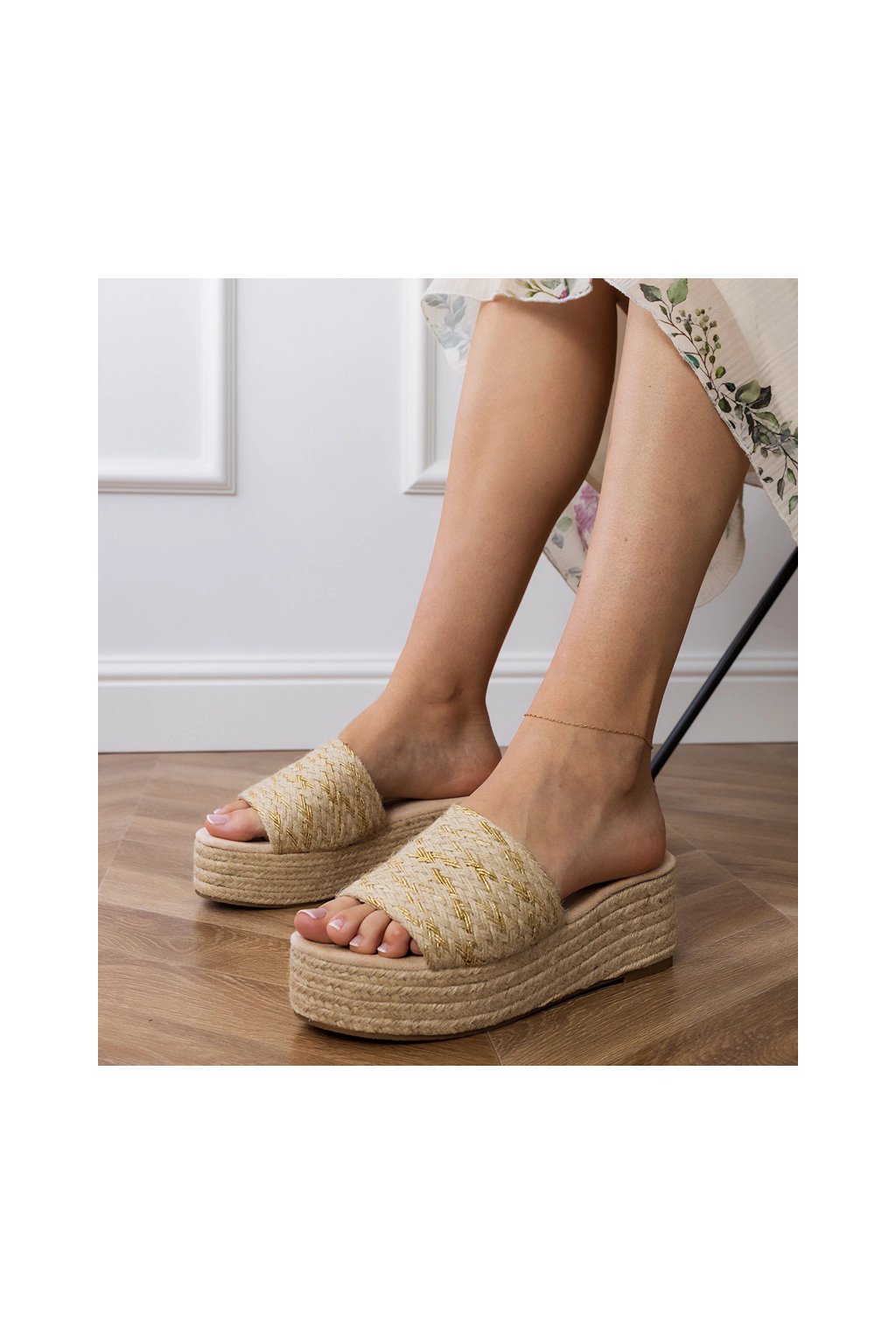 Zlaté dámske espadrilky s platformou z tkaniny na rovnej podrážke, kód produktu Gold