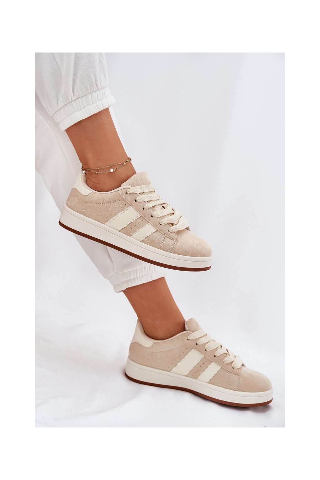 Béžové dámske tenisky z eko semišu, šnúrovanie, kód produktu 25SP26-8232 BEIGE