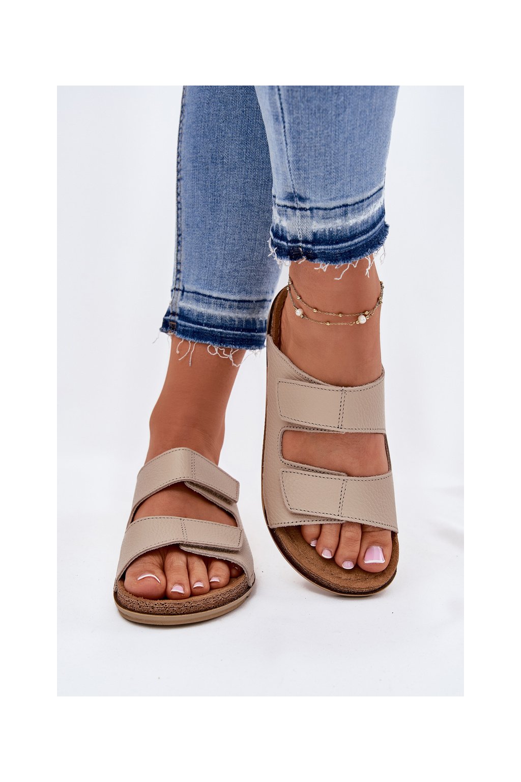 Béžové dámske šľapky z eko kože INBLU s rovnou podrážkou, vnútorná časť z prírodnej semišovej kože, kód produktu AA0005GU BEŻOWY (Veľkosť 36)