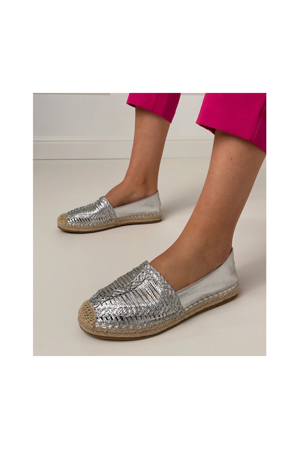 Dámske sivé espadrilky s perforáciou na platforme, hnedá podrážka, kód produktu Silver