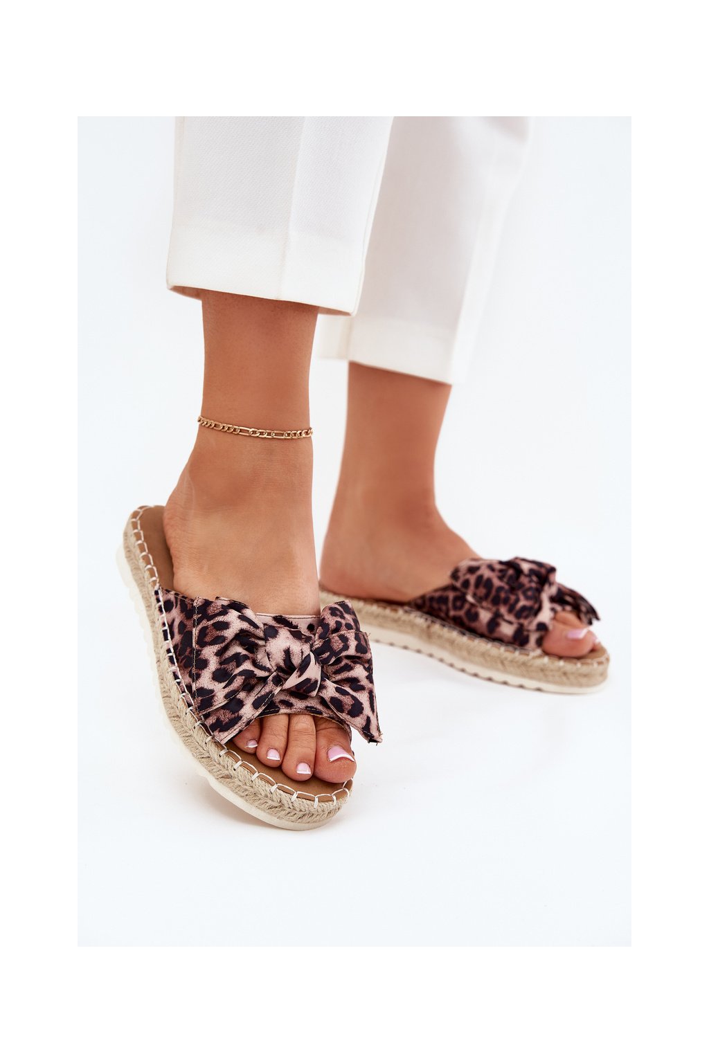 Hnedé dámske šľapky s pletením a mašľou, textil, s rovnou podrážkou, kód produktu C-639 LEOPARD (Veľkosť 36)