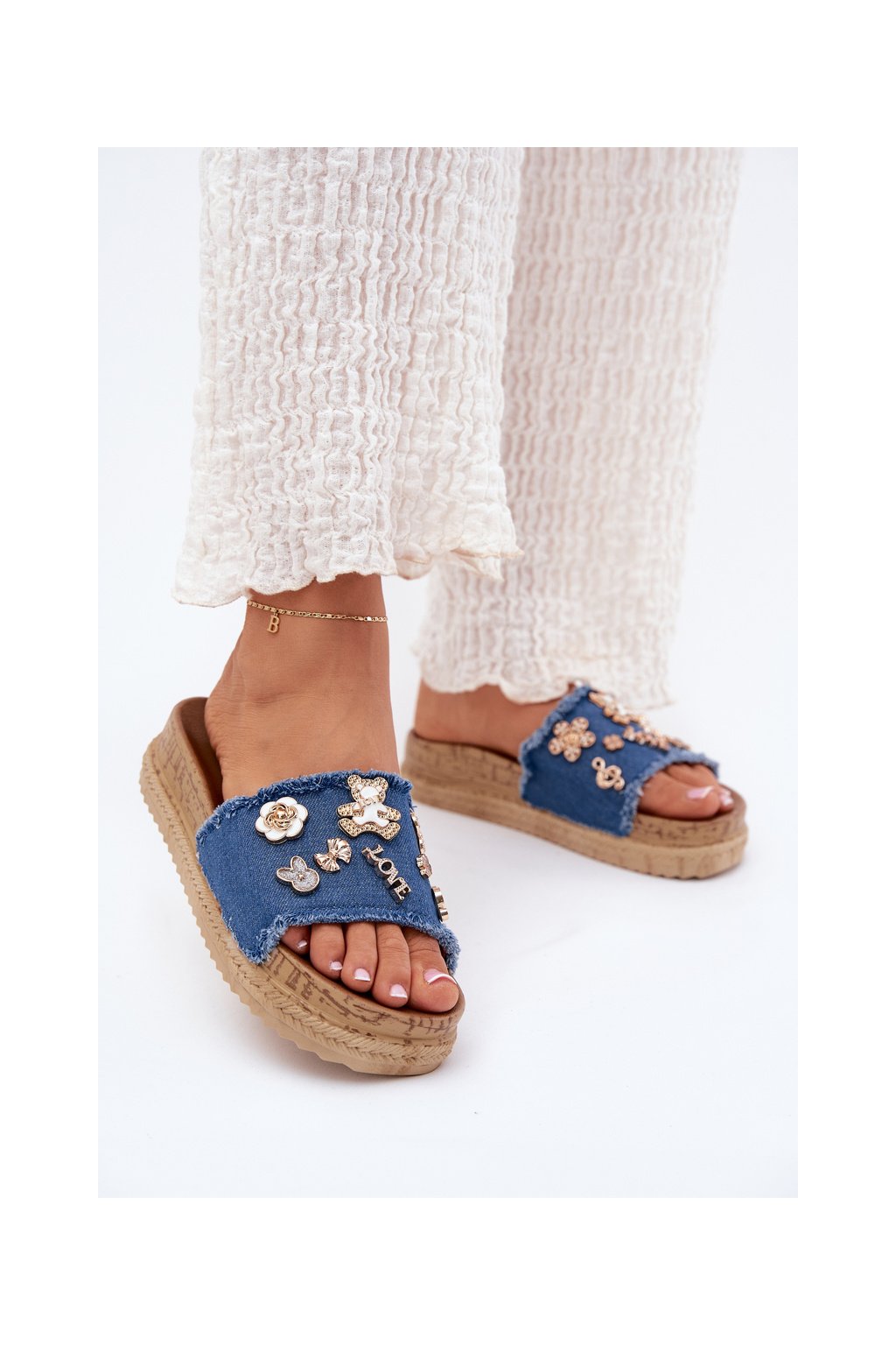 Tmavomodré dámske papuče na platforme s eko kožou a zlatými doplnkami, kód produktu M536 NAVY (Veľkosť 36)
