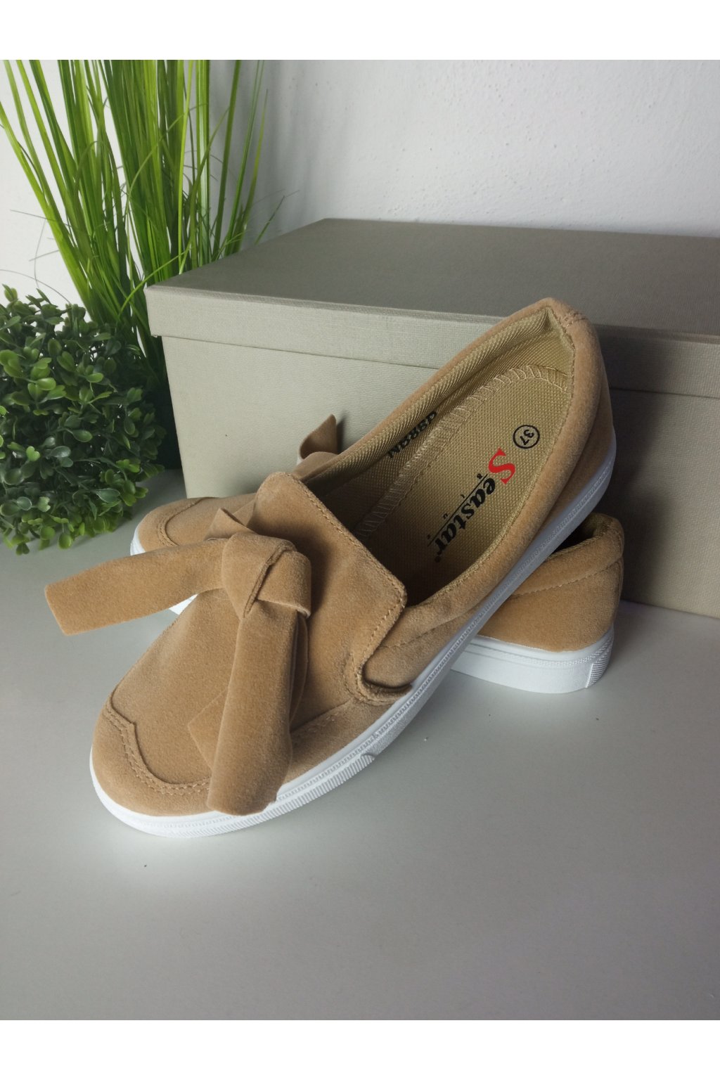 Béžové dámske tenisky s mašľou, kód produktu NB86KH (Veľkosť 40)