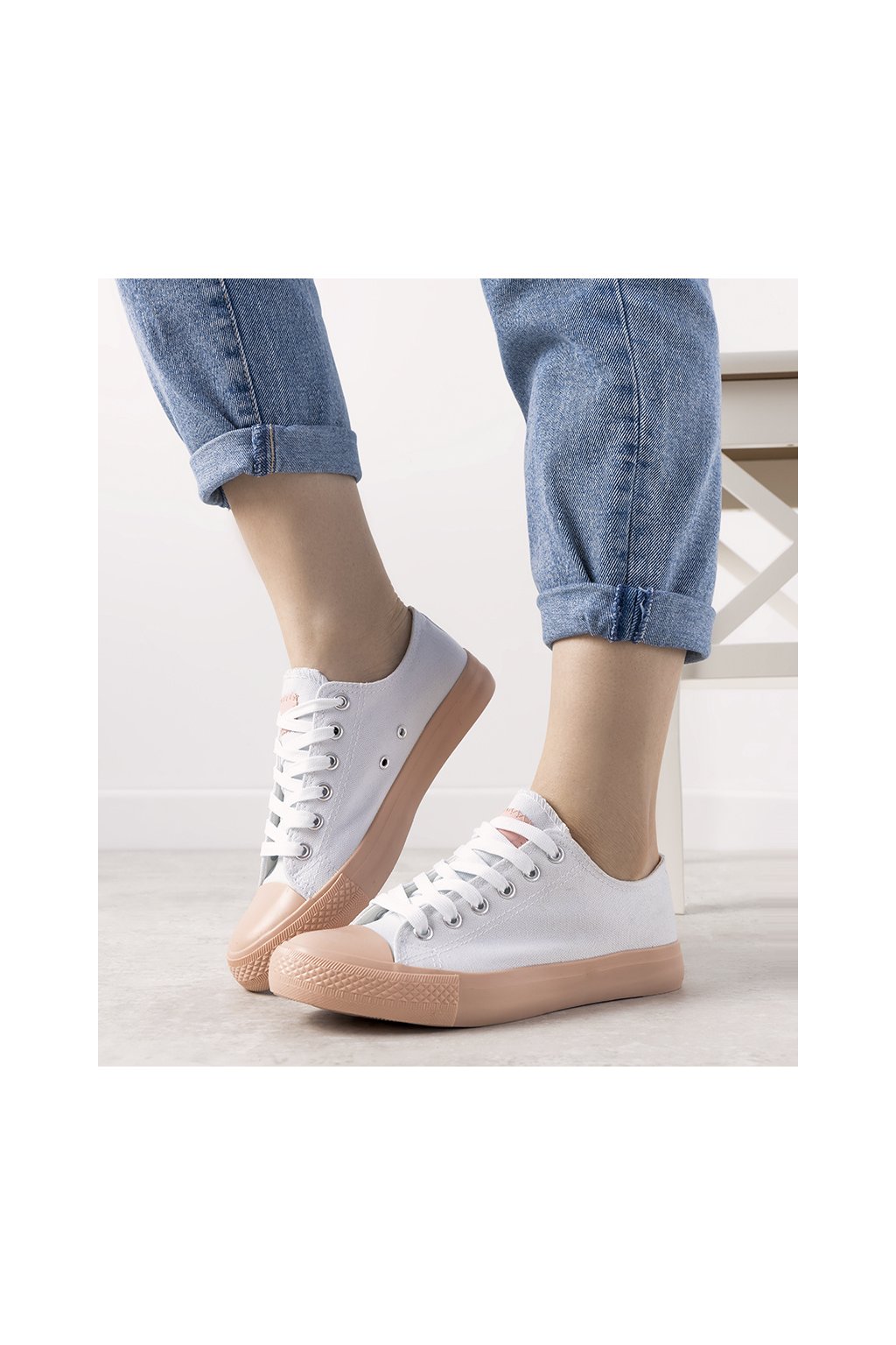 Biele dámske tenisky s ružovou gumou, kód produktu B85M-1 - Pink (Veľkosť 36)