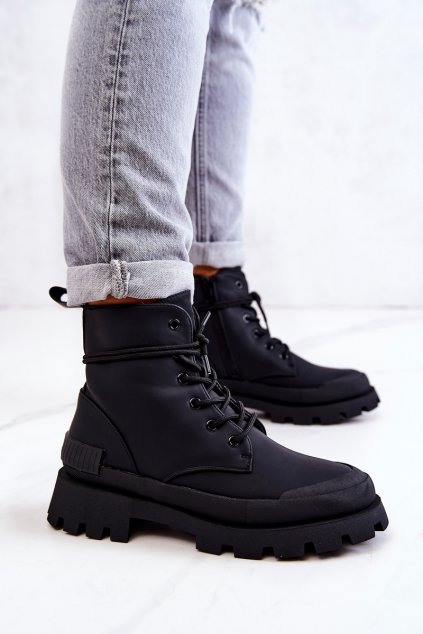 Členkové topánky na podpätku  čierne kód obuvi UK70 BLK