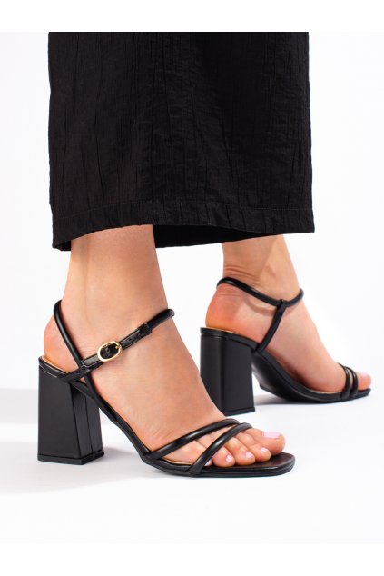 Čierne dámske sandále na hrubom podpätku Vinceza kod CCC -1- LE22-20161B