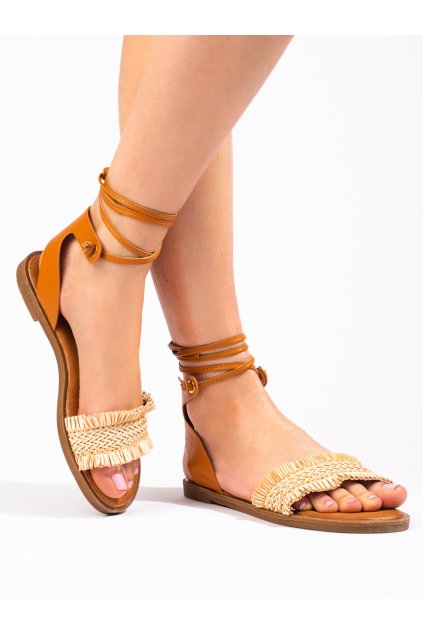 Béžové dámske sandále bez opätku podpätku Shelvt kod CCC -1- C173BE
