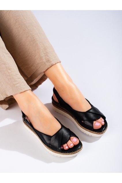 Čierne dámske sandále na platforme W. potocki kod CCC -1- 23-78003B