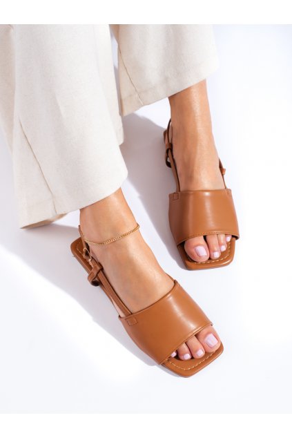 Hnedé dámske sandále bez opätku podpätku Shelvt kod CCC -1- WWW-403C
