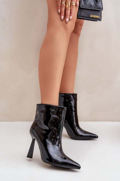 Lakované členkové topánky na špičku s elasťákem čierne seliri / C-288 BLACK (Veľkosť 38)