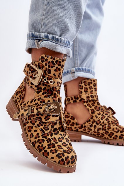 Hnedé dámske členkové topánky z eko semišu s rovnou podrážkou a zlatými prackami, kód produktu XW37266 CAMEL LEOPARD