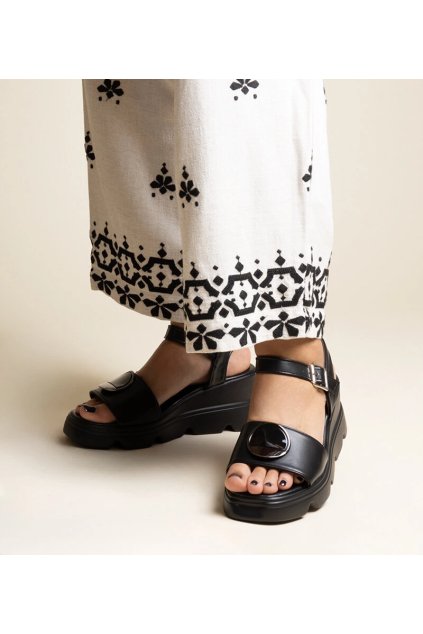 Čierne platformové sandále z ekokože Maddison TW23091 BLACK 38 - GM (Veľkosť 39)