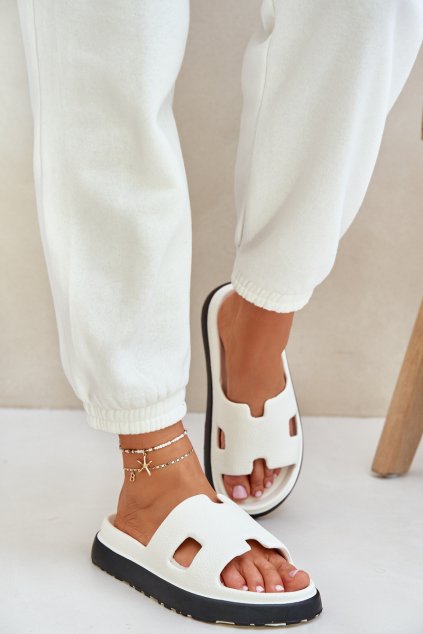 Penové papuče s výřezy biele neladith / BG198 WHITE (Veľkosť 36.5)