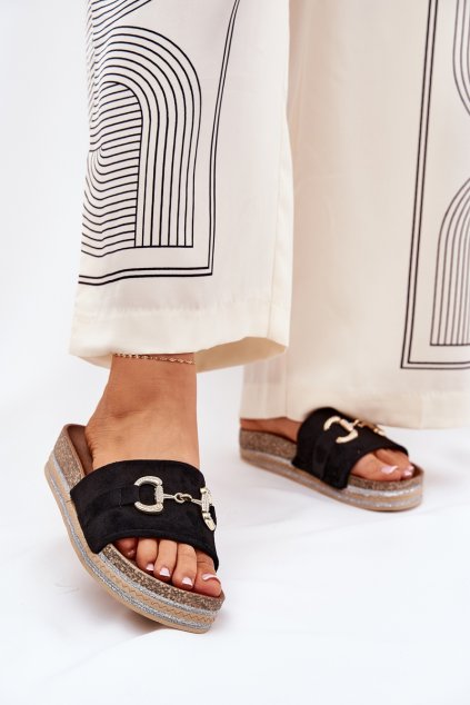 Dámske klapky na platforme se zlatou dekorací a leskem čierne morisela / M538 BLACK (Veľkosť 36)