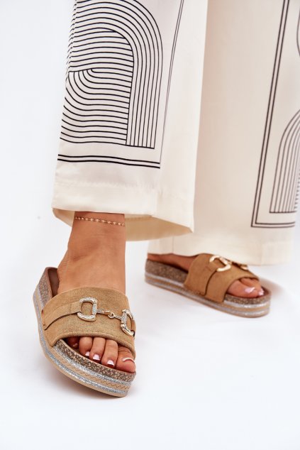 Dámske papuče na platforme se zlatou dekorací a leskem camel morisela / M538 CAMEL (Veľkosť 36)