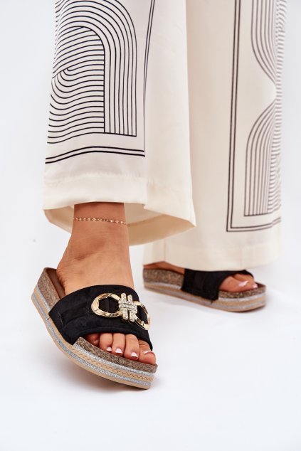 Dámske papuče na platforme s leskem a zlatou dekorací čierne rilirea / M339 BLACK (Veľkosť 36)