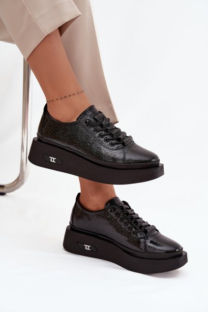 Kožené lakované Dámske polobotky na platforme artiker 57c2041 čierne / 57C2041 CZARNY (Veľkosť 36)