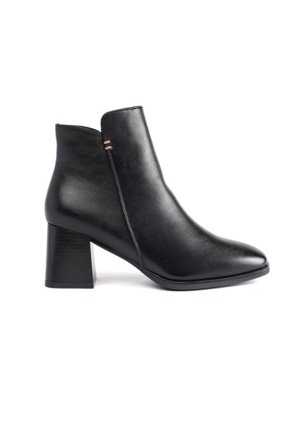 Čierne dámske členkové topánky na hrubom podpätku Shelvt kod CCC -1- HF310B (Veľkosť 36)