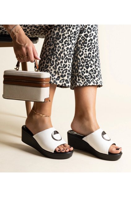 Dámske šľapky biele kód WHITE - GM TW23090 WHITE 38 - GM (Veľkosť 38)