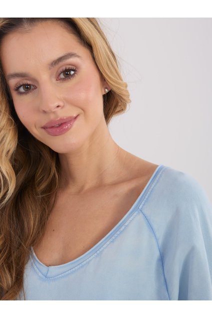 Dámska blúzka over size svetlo-modrá IT-BZ-6465-1.65 (Farba Svetlo-modrá, Veľkosť ONE SIZE)