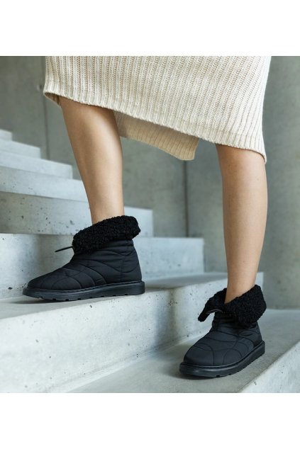 Čierne zateplené snehule so sťahovacou šnúrkou Caellita. 6433 BLACK 38 - GM (Veľkosť 37)