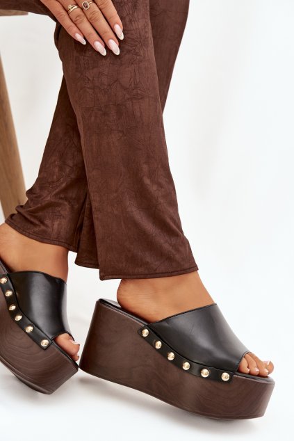 Dámske papuče na platforme s cvočky čierne mareline / 78-190 BLACK (Veľkosť 36)