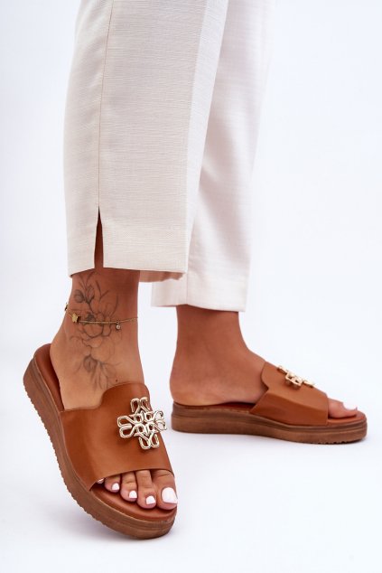 koža Dámske klapky na platforme s ozdobou hnedé azera / GG-585 CAMEL (Veľkosť 37)