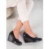 Čierne dámske lodičky na platforme s lakovou a eko kožou, kód produktu J. Star NJSK S0060-1B