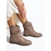 Béžové dámske semišové členkové topánky na nízkej podrážke Shelvt kód 6754KH