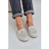 Dámske béžové mokasíny z prírodnej kože s perforáciou na rovnej podrážke, kód 24PB18-6870 BEIGE