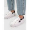 Biele dámske mokasíny s čiernym detailom a potlačou, eko koža, kód GG690