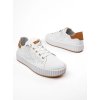 Biele dámske mokasíny z eko kože, perforované zdobenie, športový streetwear štýl YY-153