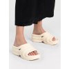 Dámske béžové sandále s pleteným čelom a rovnou podrážkou, kód produktu 555555
