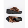 Zvierací motív dámske šľapky na platforme Seastar kod CCC -1- QT112P-LEO (Veľkosť 37)
