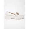 Dámske biele mokasíny z eko kože s rovnou podrážkou a zlatým detailom, kód produktu 20822-2