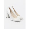 Biele dámske lodičky na hrubom podpätku Seastar kod CCC -1- KK-09P-W (Veľkosť 38)