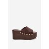 Dámske nazouváky na platforme s nýty čokoládovo hnedé mareline / 78-190 COFFEE (Veľkosť 36)